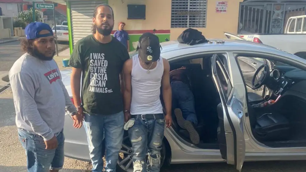Tres personas son arrestadas con presunta droga, celulares y dinero en efectivo
