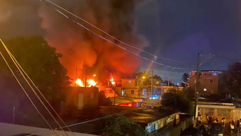 Se produjó un incendio en fábrica de muebles del sector La Venta, SDO