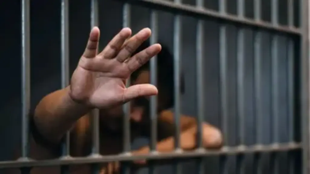 Hombre condenado a 15 años de prisión por violación e intento de asfixia a su hija