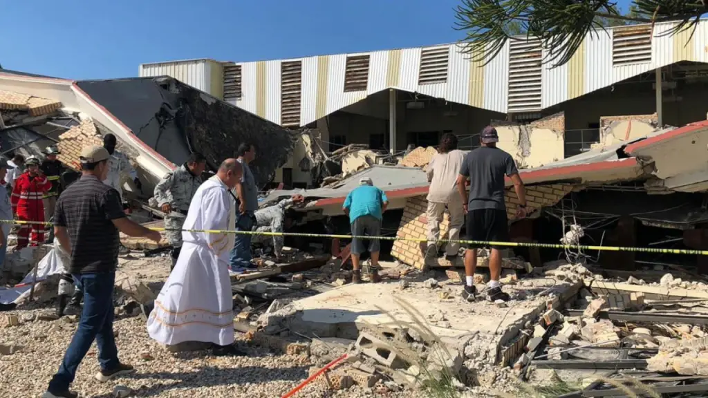 "Tragedia en México: Derrumbe de iglesia deja 10 muertos y decenas de heridos"