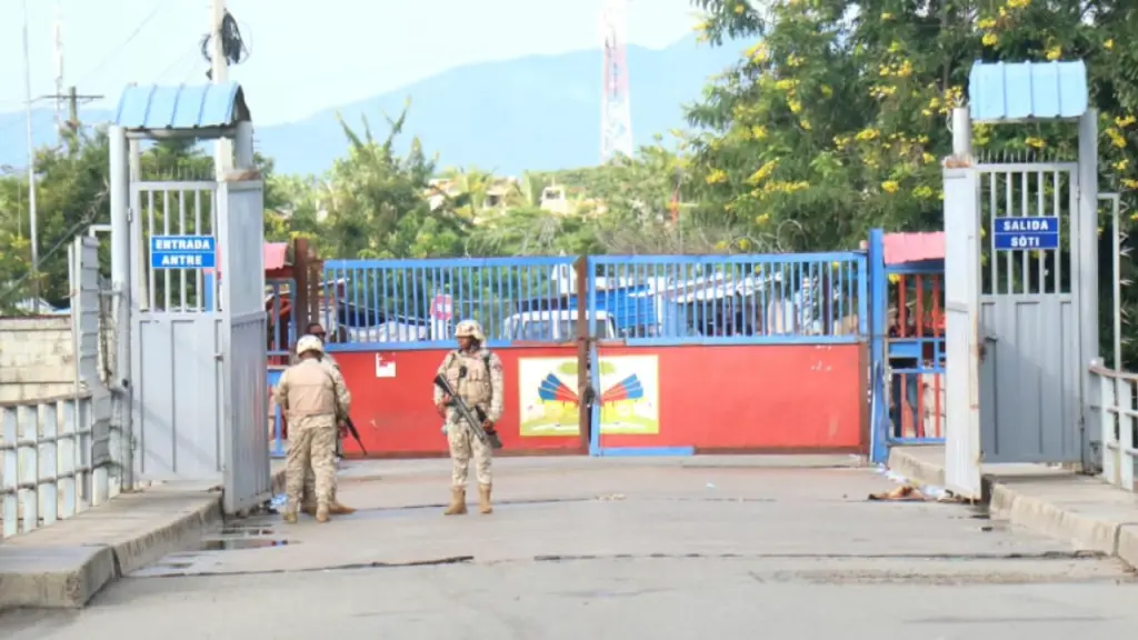Haitianos mantienen puerta fronteriza en Dajabón cerrada