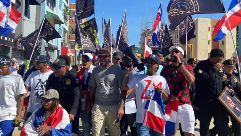 Manifestantes en Santiago exigen la expulsión de haitianos indocumentados del país