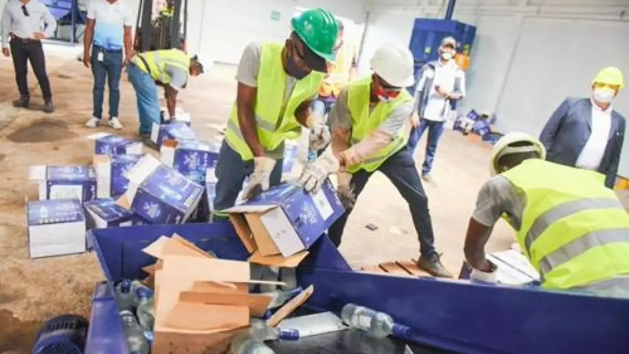 Aduanas descubre contrabando de bebidas de alta calidad en el AILA