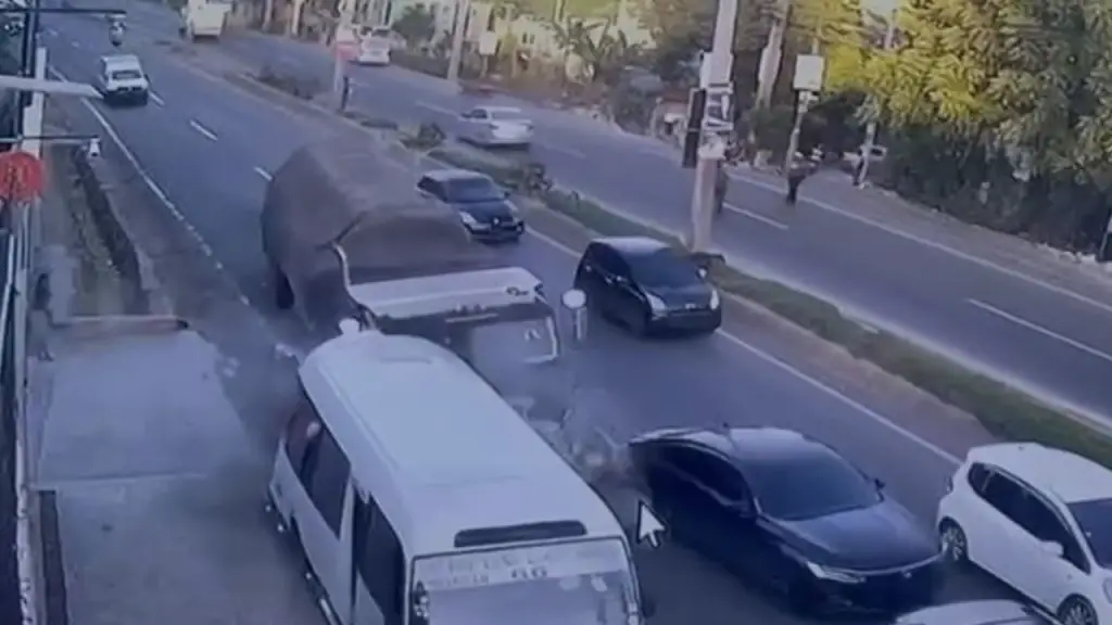 Accidente de tránsito en Haina queda registrado en video