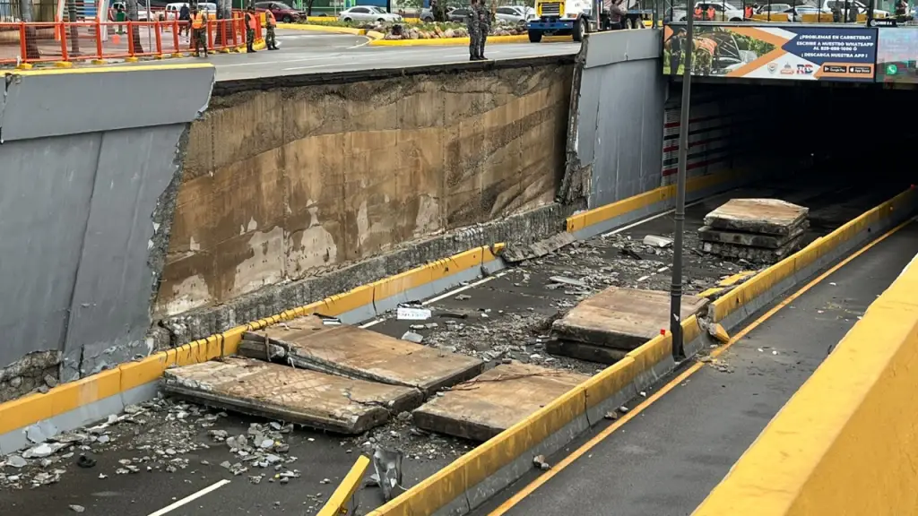 Se cae parte del techo del túnel de la avenida 27 de Febrero causando preocupación