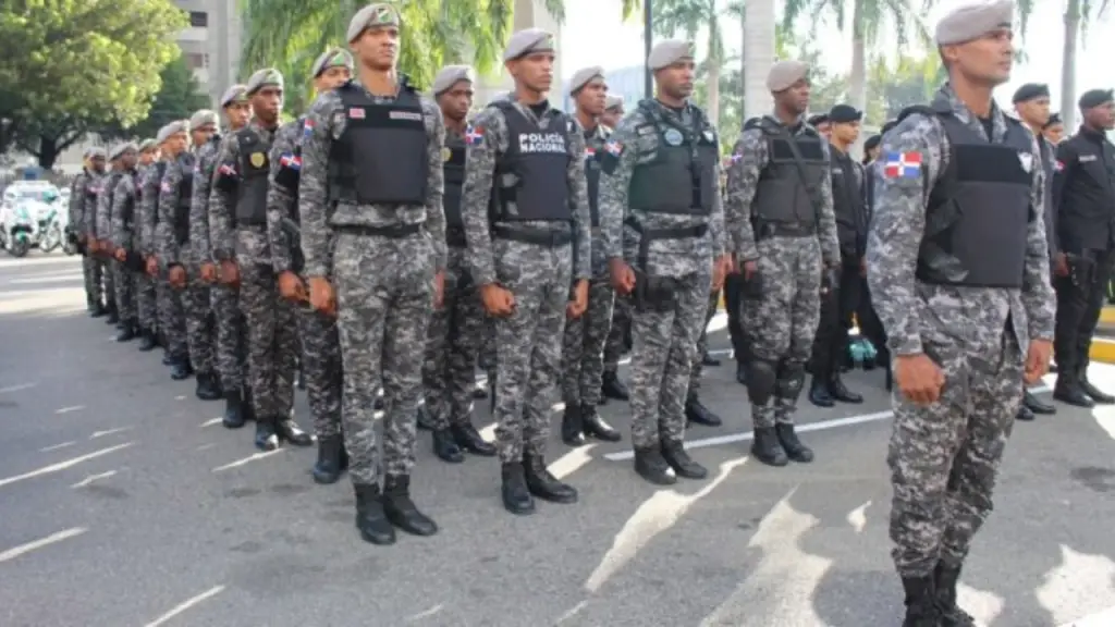 La Policía Nacional Despliega Operativo de Navidad 2023 para Proteger y Servir