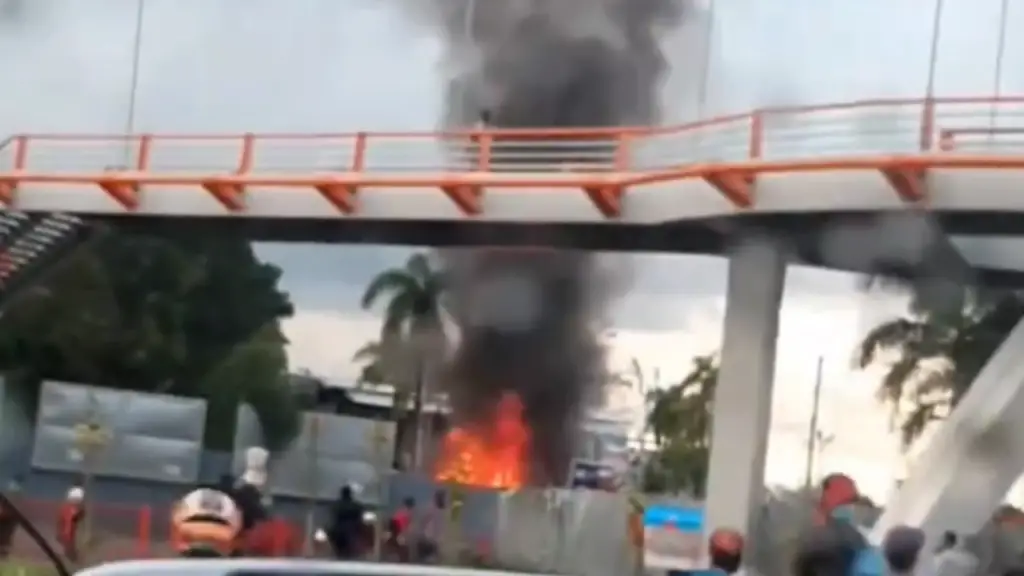 Reportan Incendio en las Inmediaciones de la Estación del Metro de Santo Domingo
