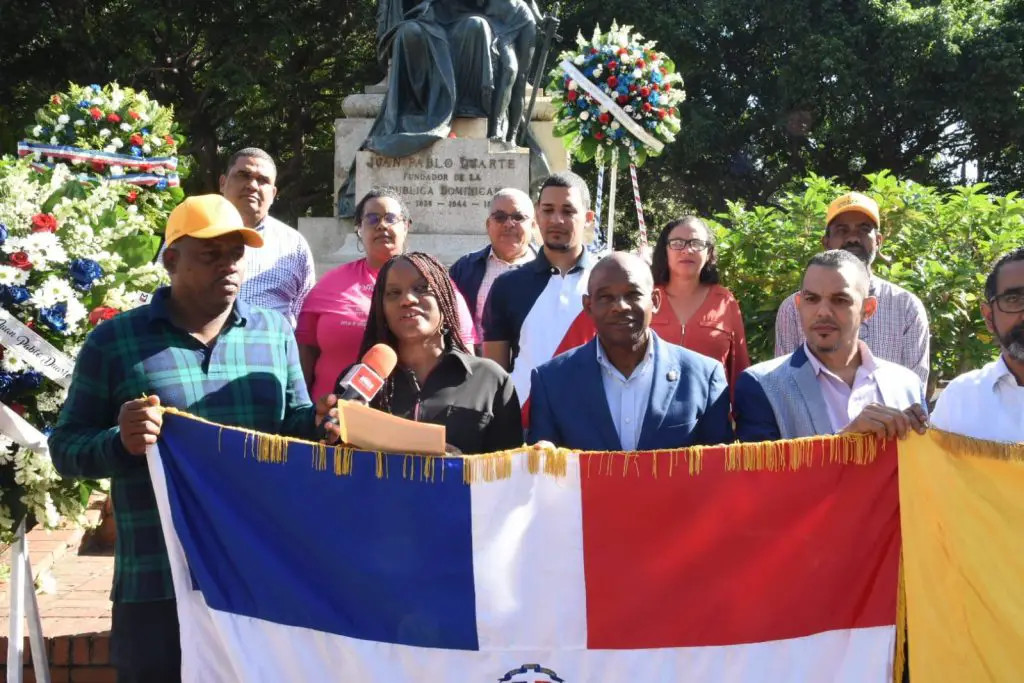 Frente Amplio Conmemora el 211 Aniversario de Juan Pablo Duarte con un Emotivo Homenaje