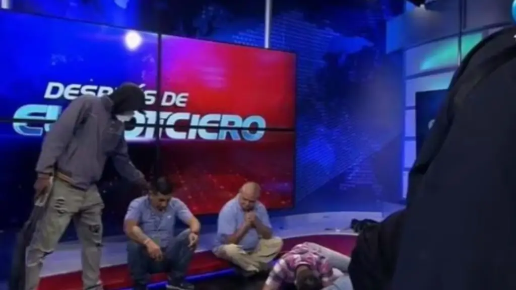 Encapuchados Armados toman canal de TV en Ecuador durante transmisión en vivo