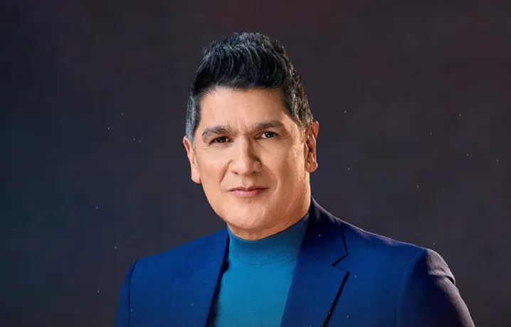 Eddy Herrera conmemora tres décadas y media de éxito musical en una destacada actuación en los Premios Soberano 2024