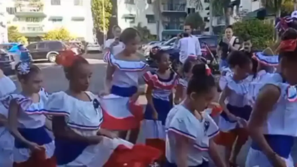 Auto se abalanzo sobre un grupo de niños que realizaban acto escolar por el Día de la Independencia