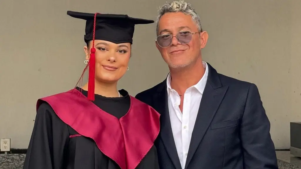 Alejandro Sanz llega de sorpresa a la Graduación de su hija