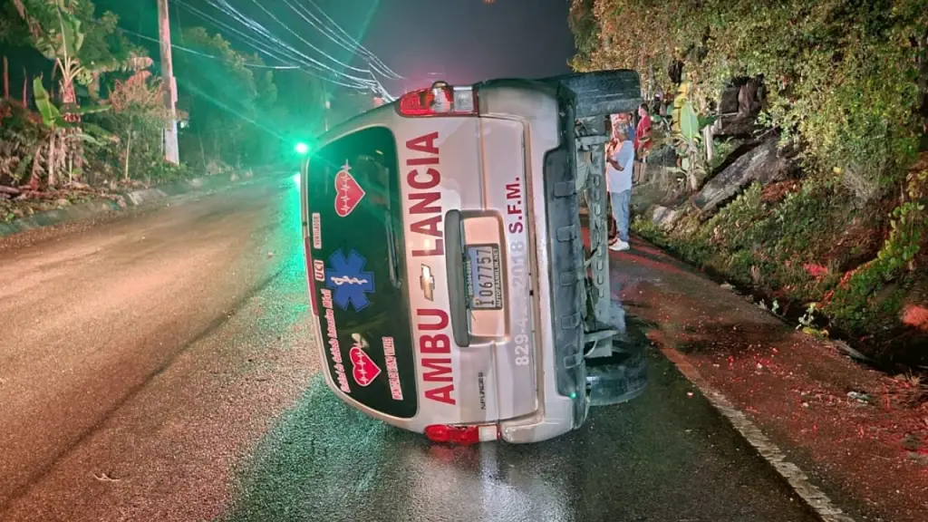 Sobrevivencia "milagrosa" en Impactante Accidente de Ambulancia en Nagua-San Francisco