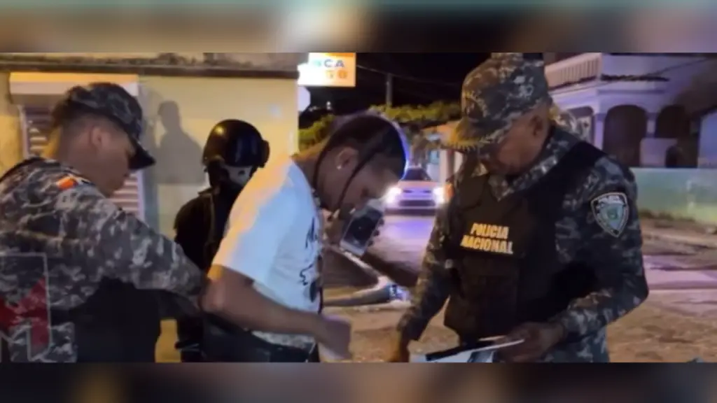Polémico video de Ramón Tolentino revela incidente entre policías y ciudadano