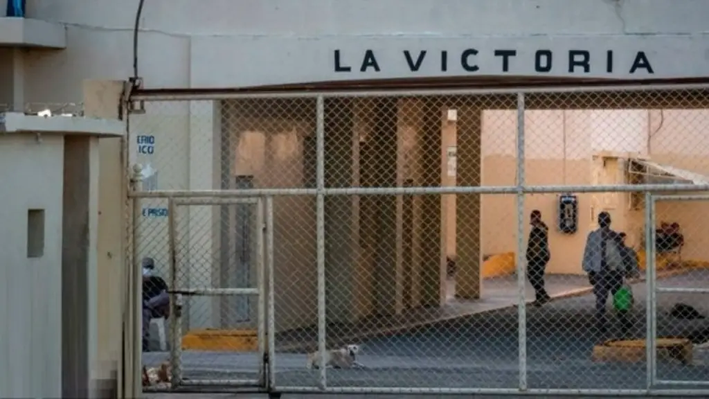 Biblia Milagrosamente Sobrevive a Explosión en Cárcel La Victoria