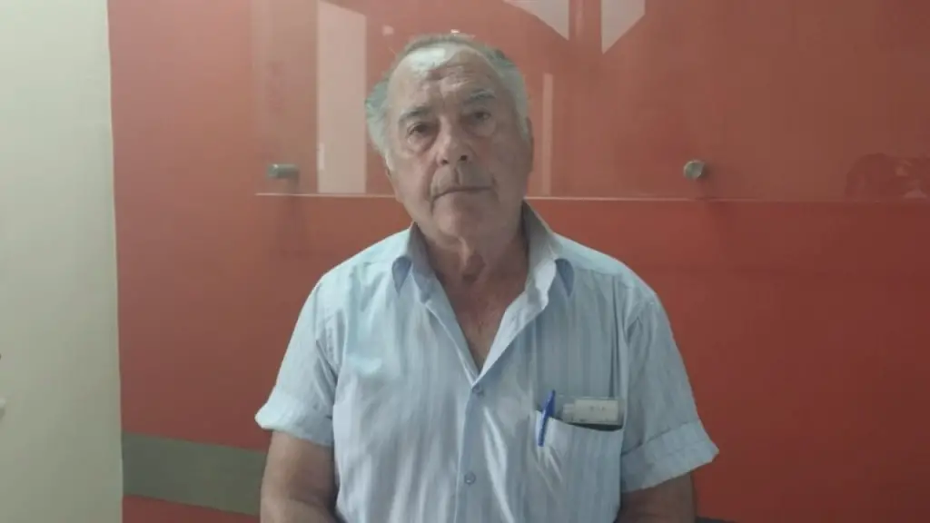Hombre Griego busca a su hijo dominicano después de 48 años